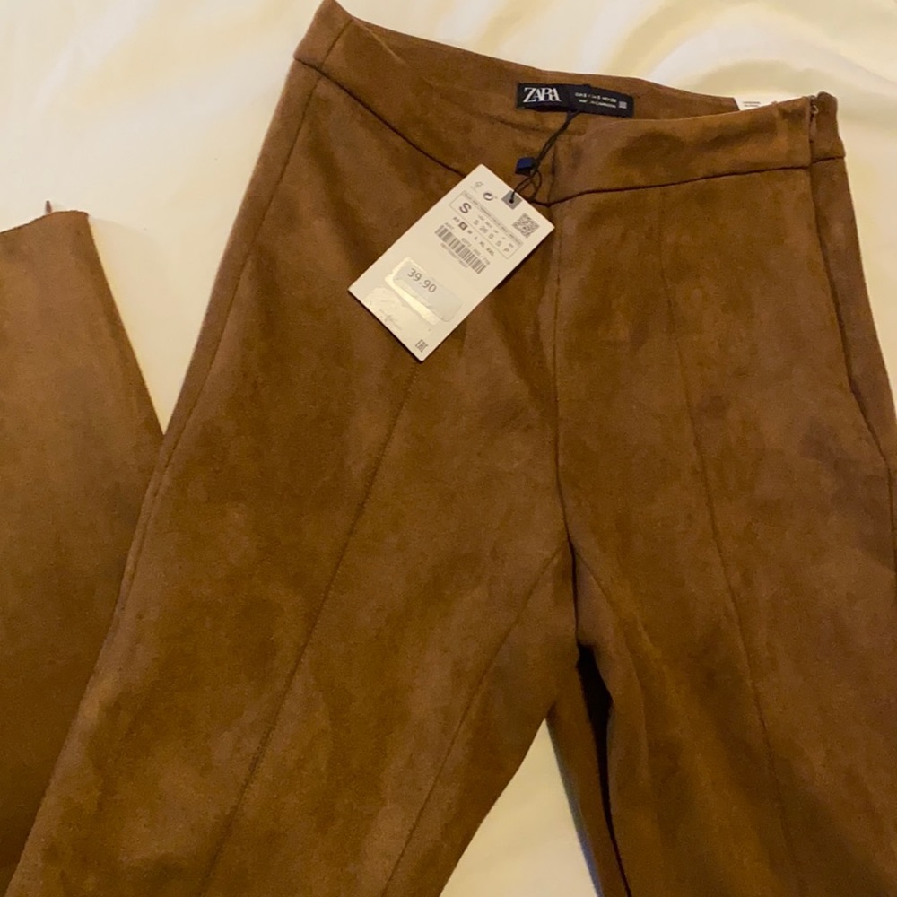 Hi-rise leggings that are super soft with zippers on bottom. Great fall fashion.